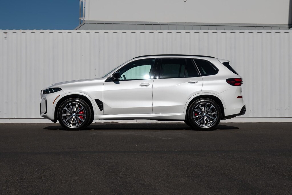 New 2026 BMW X5 M60i Sports Activity Vehicle