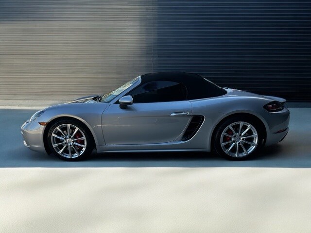 2021 Porsche Boxster S photo 2