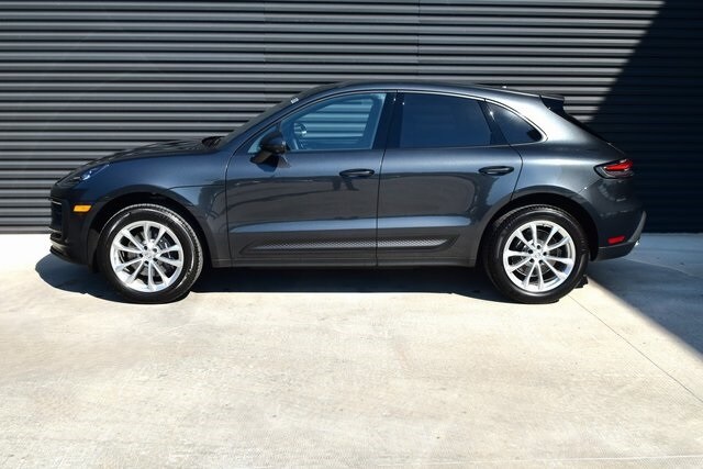 2025 Porsche Macan photo 3