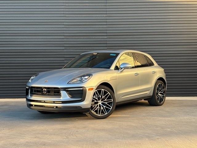 2025 Porsche Macan's photo