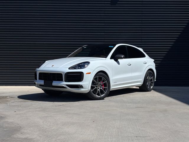 2023 Porsche Cayenne GTS's photo
