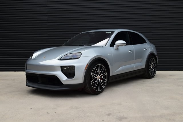 2025 Porsche Macan S's photo