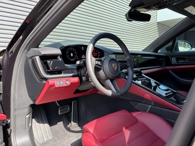 2025 Porsche Panamera 4 photo 4
