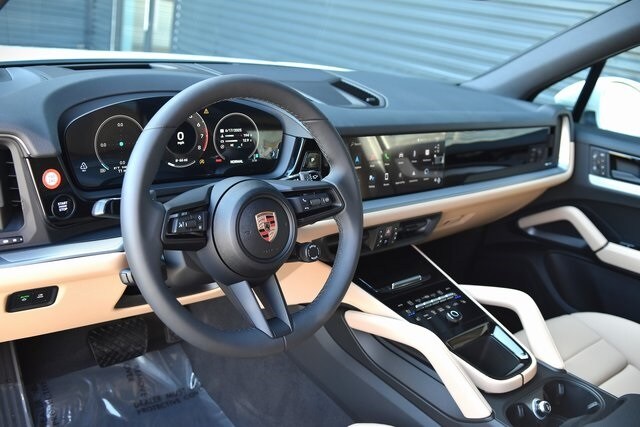 2025 Porsche Cayenne photo 4