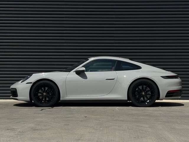 2022 Porsche 911 Coupe photo 3
