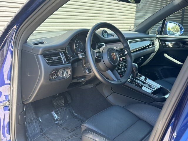 2025 Porsche Macan T photo 4