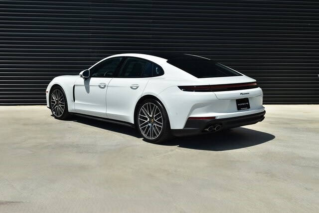 2024 Porsche Panamera photo 2