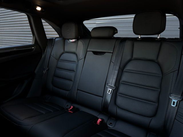 2026 Porsche Macan - Photo 24