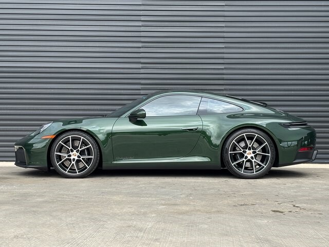 2026 Porsche 911 GTS photo 2