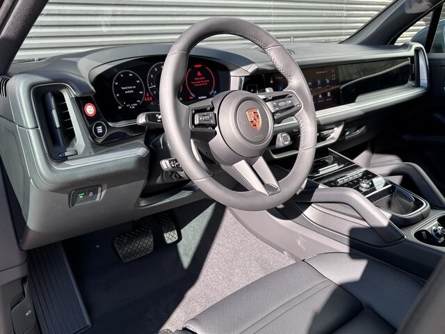 2026 Porsche Cayenne photo 4