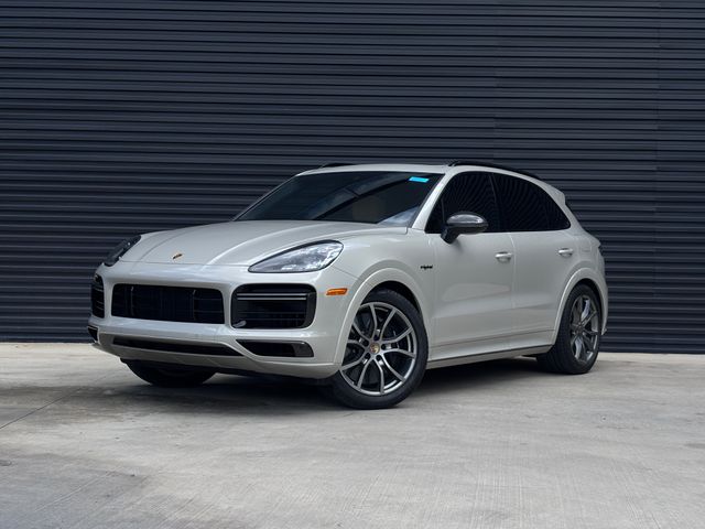 2022 Porsche Cayenne Turbo S E-Hybrid's photo