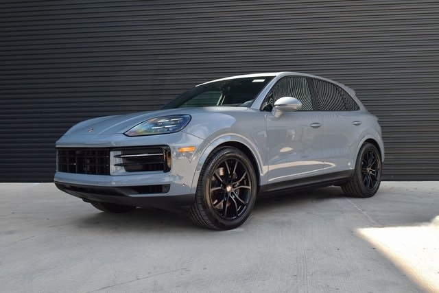 2025 Porsche Cayenne Base's photo