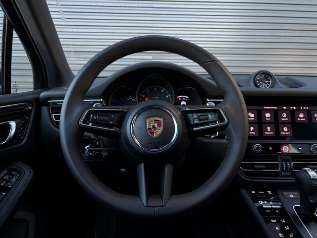 2026 Porsche Macan - Photo 14