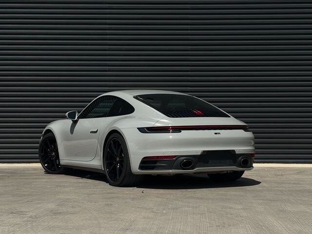 2022 Porsche 911 Coupe photo 2