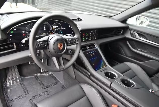 2025 Porsche Taycan photo 4