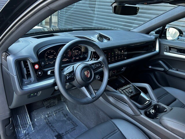 2025 Porsche Cayenne Coupe photo 4