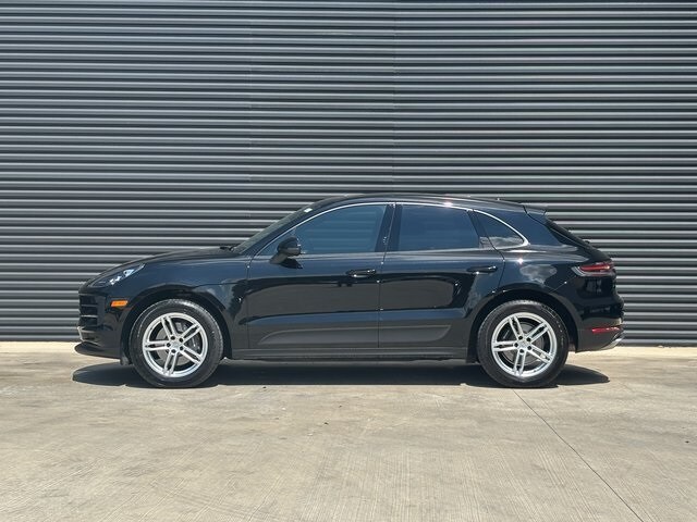 2021 Porsche Macan Base photo 2