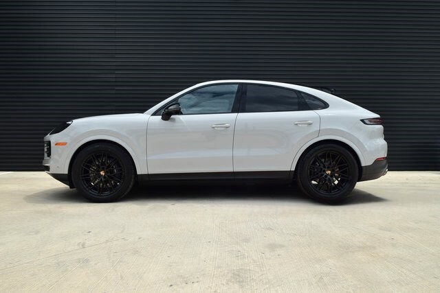 2025 Porsche Cayenne Coupe photo 2