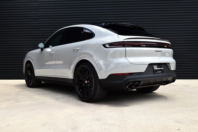 2025 Porsche Cayenne Coupe photo 3