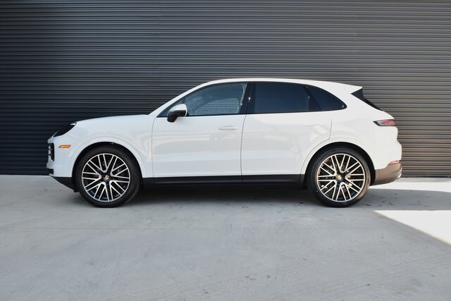2025 Porsche Cayenne photo 2
