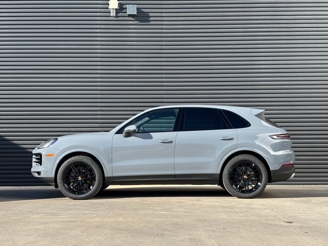 2026 Porsche Cayenne photo 2