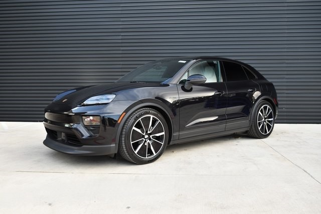 2025 Porsche Macan Base's photo