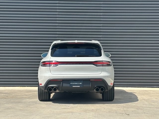 2025 Porsche Macan T photo 4