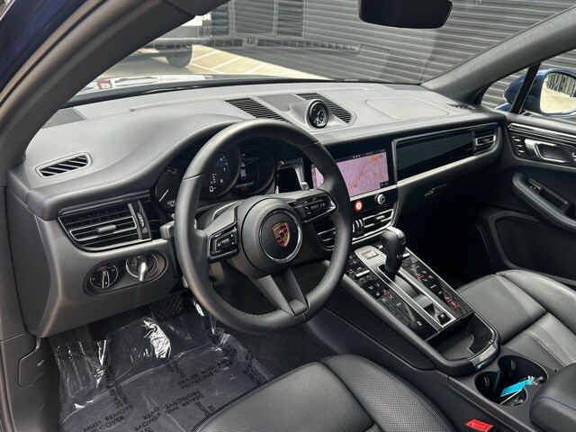 2025 Porsche Macan T photo 4