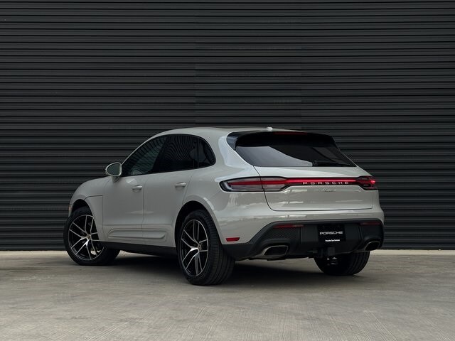 2025 Porsche Macan T photo 3