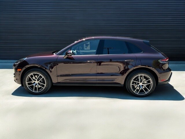2026 Porsche Macan T photo 2