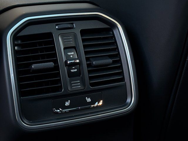 2026 Porsche Macan - Photo 23