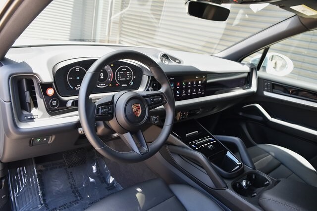 2025 Porsche Cayenne photo 4