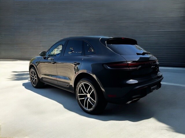 2025 Porsche Macan T photo 3