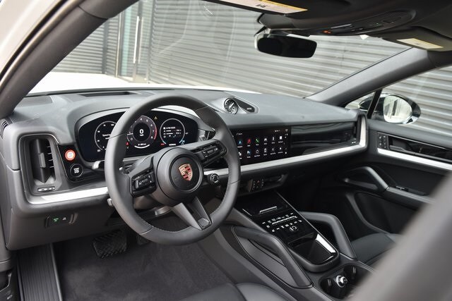 2025 Porsche Cayenne Coupe photo 4