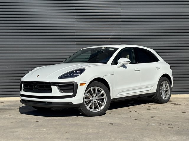 2025 Porsche Macan's photo