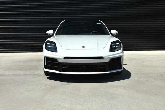 2024 Porsche Panamera photo 4
