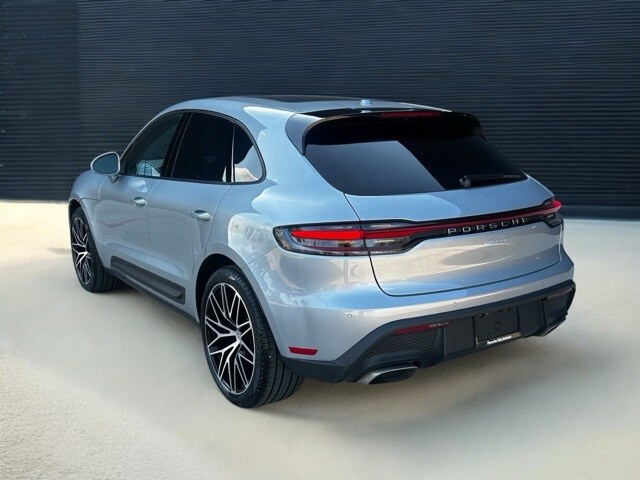 2025 Porsche Macan photo 3