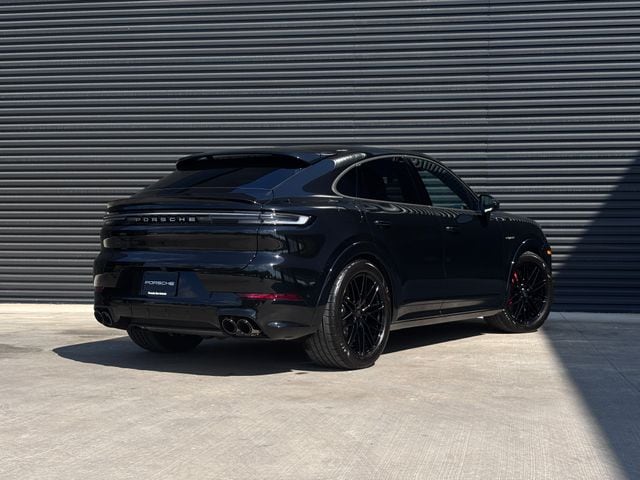 2026 Porsche Cayenne Coup Turbo E-Hybrid - Photo 7