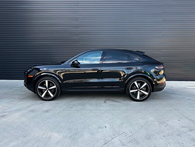 2025 Porsche Cayenne Coupe photo 2