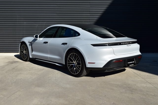 2025 Porsche Taycan photo 3