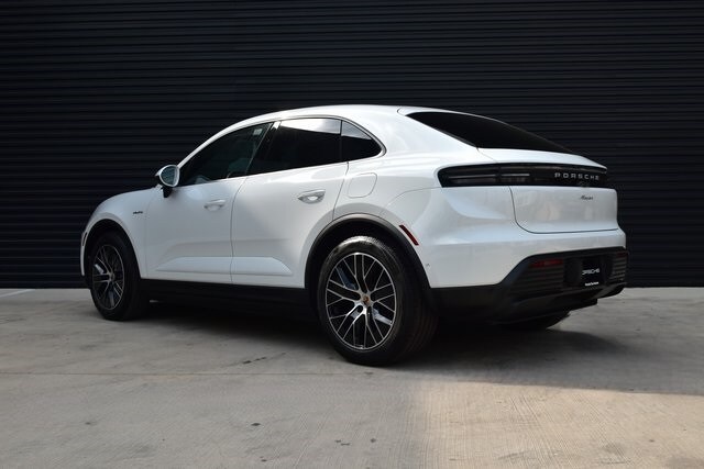 2025 Porsche Macan Electric photo 3