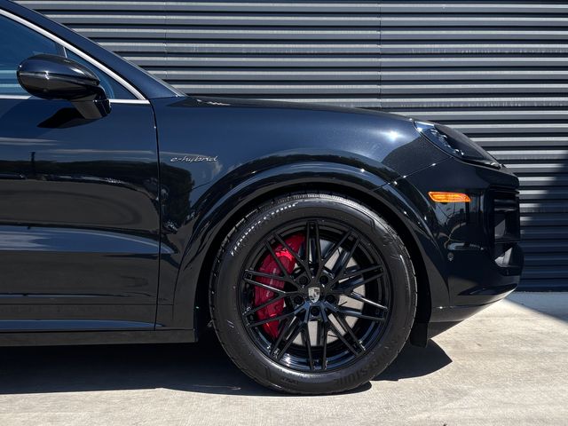 2026 Porsche Cayenne Coup Turbo E-Hybrid - Photo 10