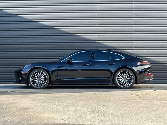2025 Porsche Panamera 4 photo 2