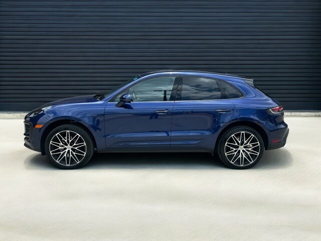 2025 Porsche Macan T photo 2