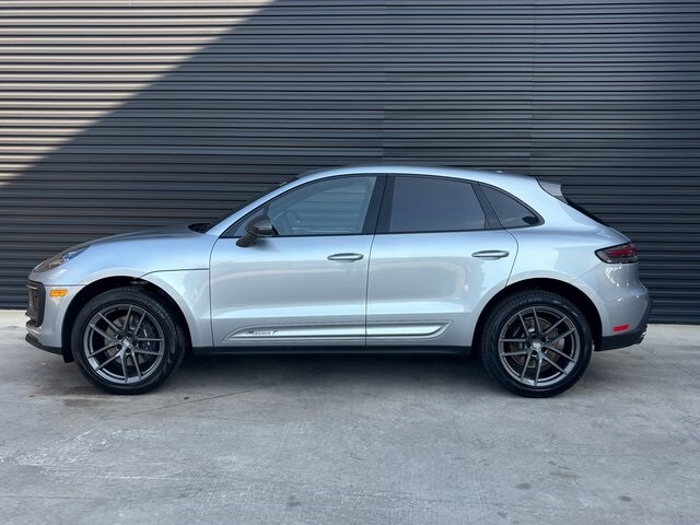 2025 Porsche Macan T photo 2