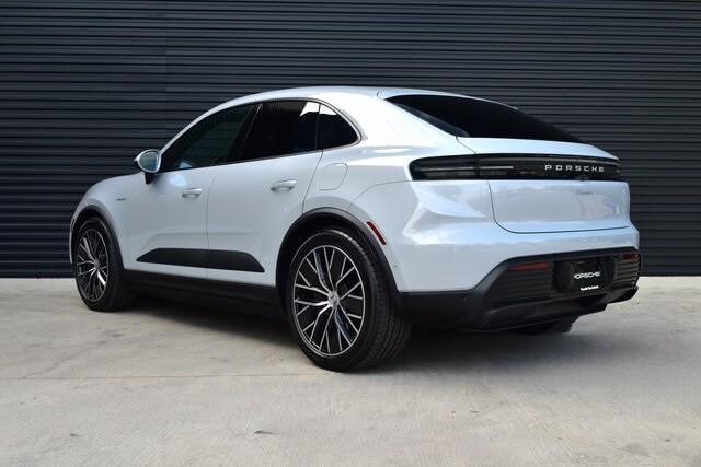 2025 Porsche Macan Electric photo 3