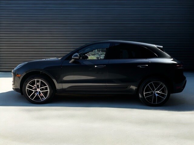 2025 Porsche Macan T photo 2