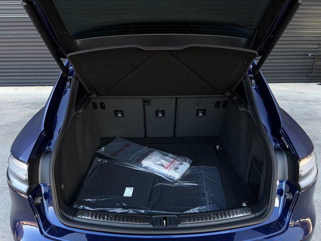 2026 Porsche Macan - Photo 25