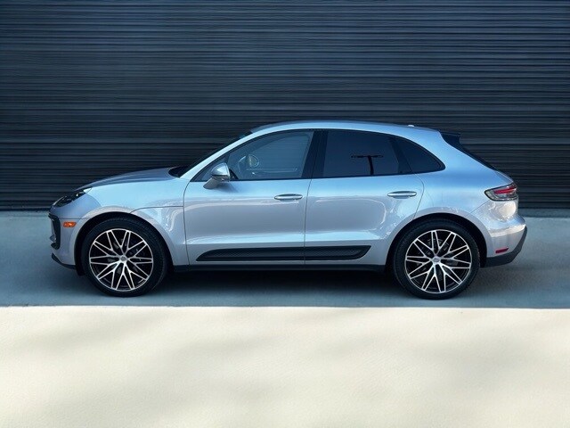 2025 Porsche Macan photo 2