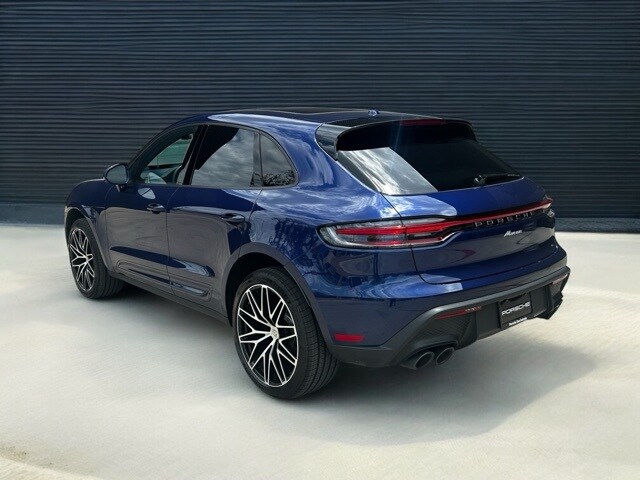2025 Porsche Macan T photo 3